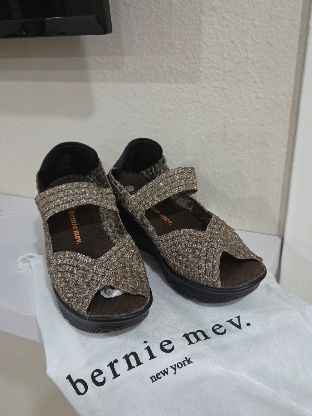 bernie mev. Woven Strap Open-Toe Sandals in Taupe